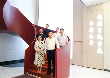 热烈欢迎省委统战部张部长一行莅临xc体育家居股份有限公司指导工作！