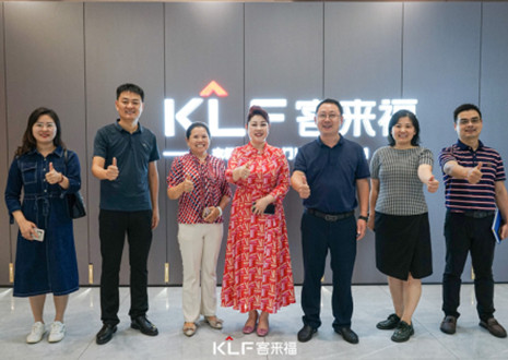 热烈欢迎芜湖市镜湖区投资促进中心领导一行莅临xc体育参观考察！