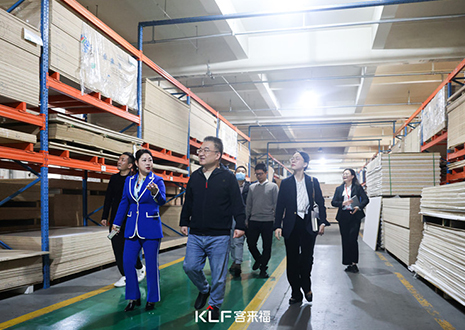 热烈欢迎市经信局领导一行莅临xc体育参观指导！